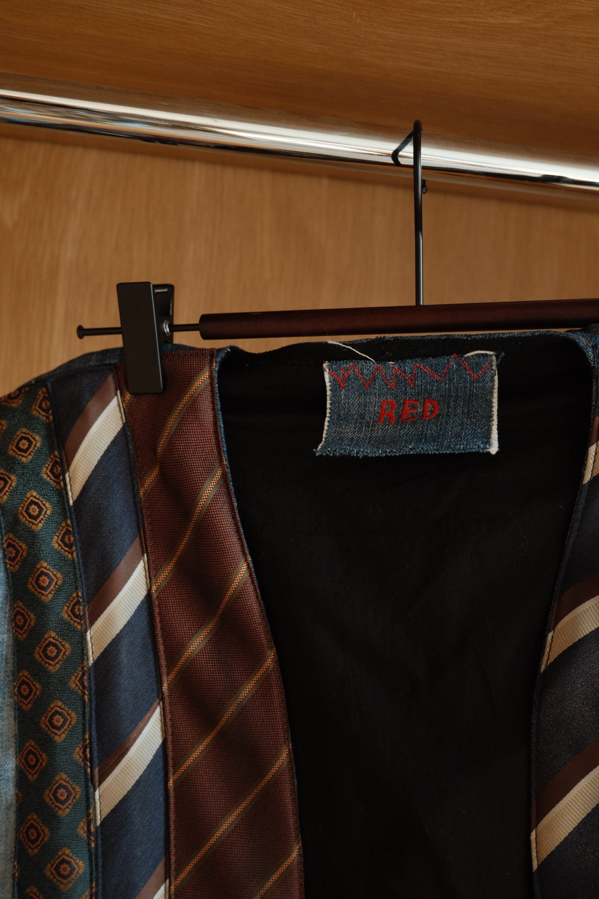 Tie vest